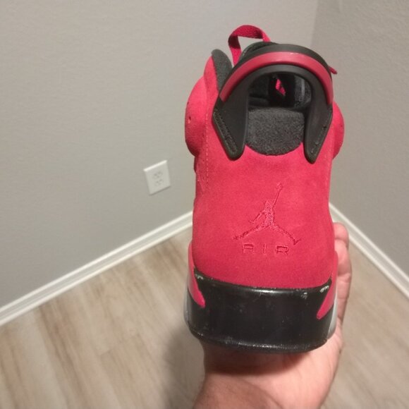 Red Jordan 6 - Picture 5 of 11
